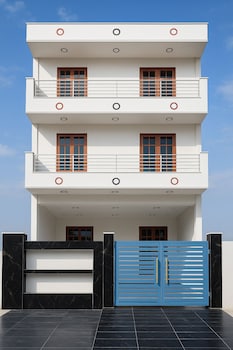 letstay noida