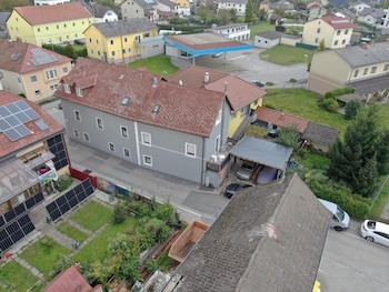 Faraway Homes Studios Pregarten,,2 star