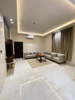 calm apartment serviced