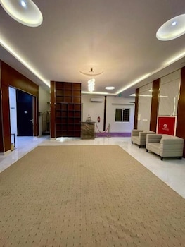 calm apartment serviced