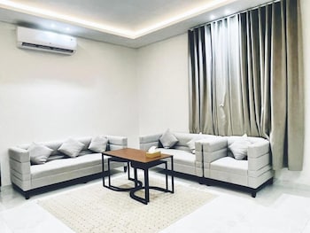 calm apartment serviced