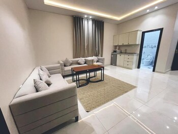 calm apartment serviced