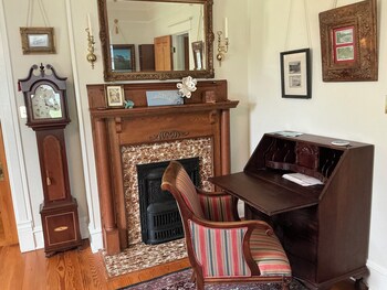 Magnolia House Bed & Breakfast,,4 star
