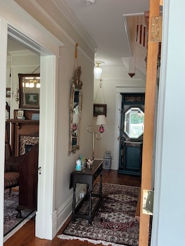 Magnolia House Bed & Breakfast,,4 star
