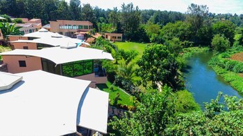 The Lagoon Resort,,3 star