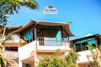The Lagoon Resort,,3 star
