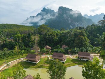 lost horizon resort khao sok