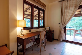 lost horizon resort khao sok