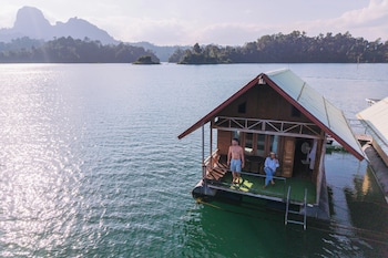 lost horizon resort khao sok