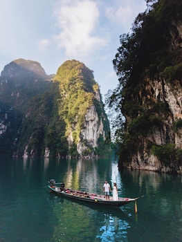 lost horizon resort khao sok