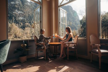 lost horizon resort khao sok