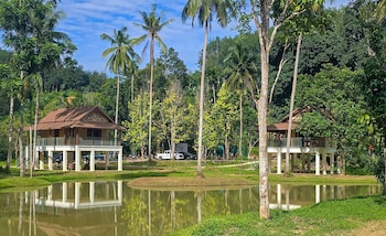 lost horizon resort khao sok