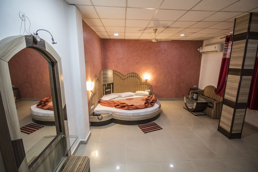hotel natraj