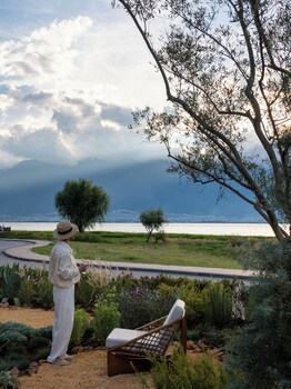 dali kongshanyu fengmian seaview hotel