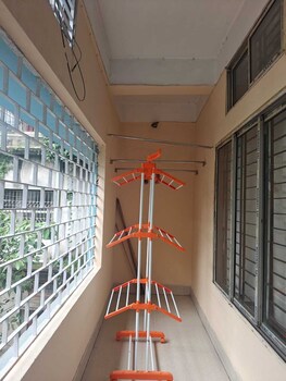 shimray minimalist hostel