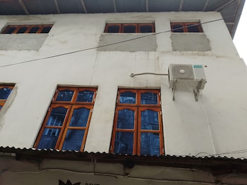darajani apartment