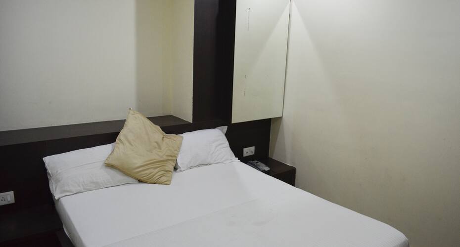 hotel r k international
