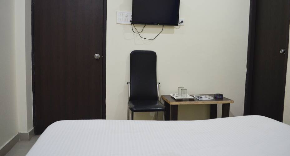 hotel r k international