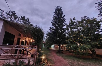 The Big Cat's Den - Maravakandy Resort,,3 star