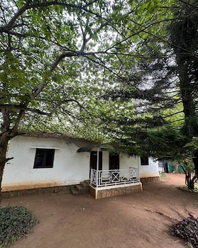 The Big Cat's Den - Maravakandy Resort,,3 star