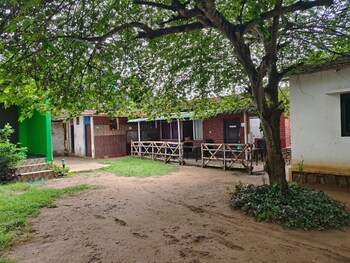 The Big Cat's Den - Maravakandy Resort,,3 star