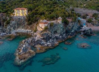 roc villa 2 private beach accesses