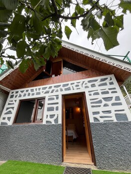 khoj the lake trail