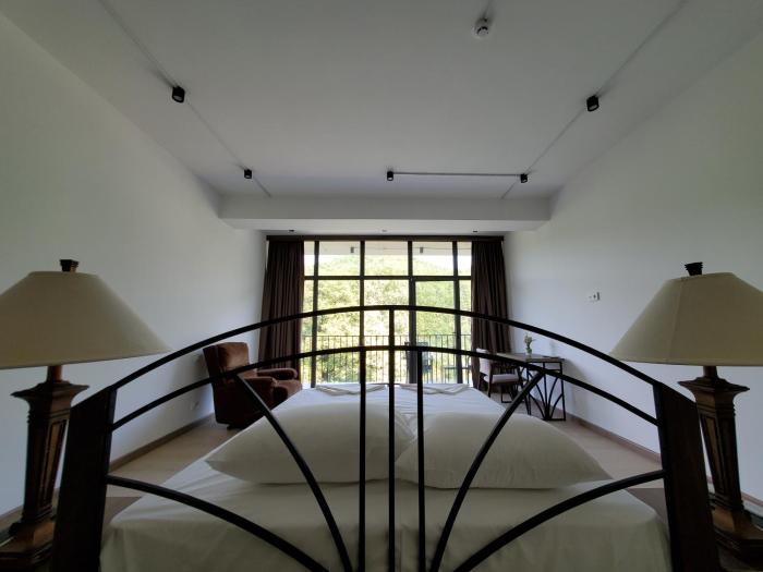the whispering oaks retreat