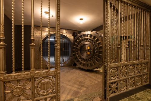 the promissory hotel