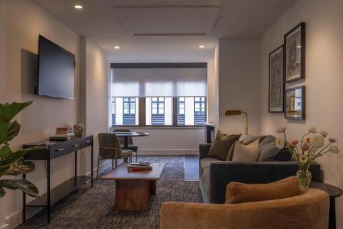 the promissory hotel