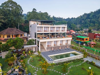 tribhuwana padma lake resort