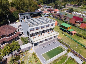 tribhuwana padma lake resort