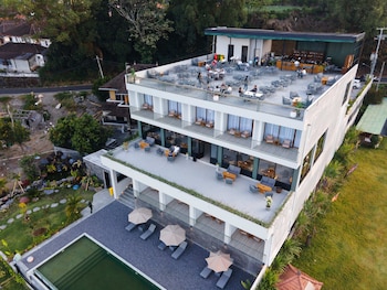 tribhuwana padma lake resort