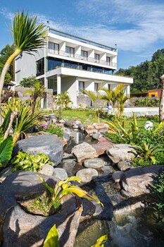 tribhuwana padma lake resort