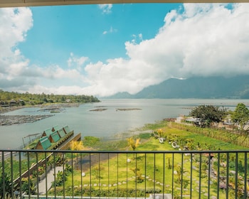 tribhuwana padma lake resort