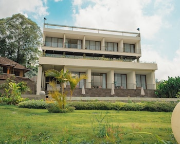 tribhuwana padma lake resort