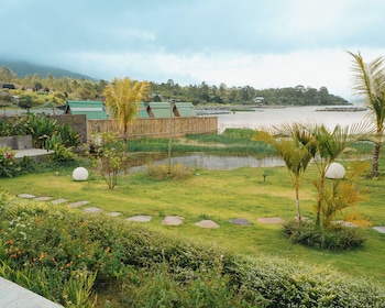 tribhuwana padma lake resort