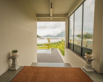 tribhuwana padma lake resort