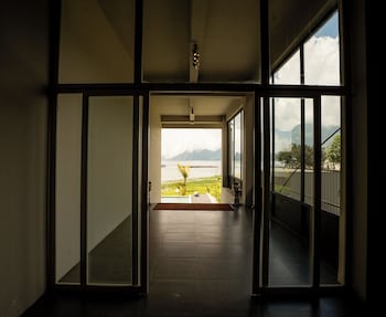 tribhuwana padma lake resort