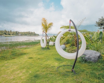 tribhuwana padma lake resort