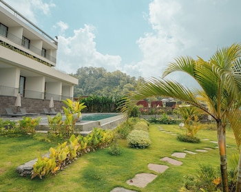 tribhuwana padma lake resort