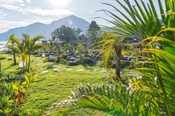 tribhuwana padma lake resort