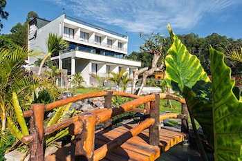 tribhuwana padma lake resort
