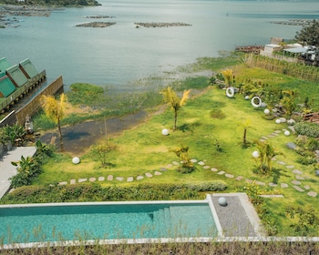 Tribhuwana Padma Lake Resort,,4 star
