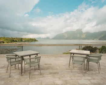 tribhuwana padma lake resort