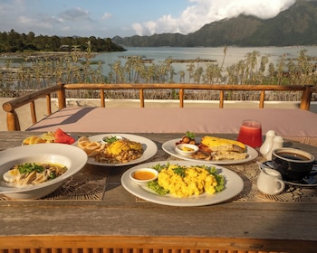 tribhuwana padma lake resort