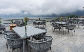 tribhuwana padma lake resort