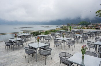 tribhuwana padma lake resort