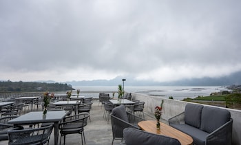 tribhuwana padma lake resort