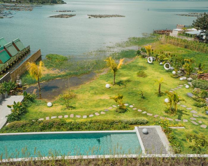 tribhuwana padma lake resort